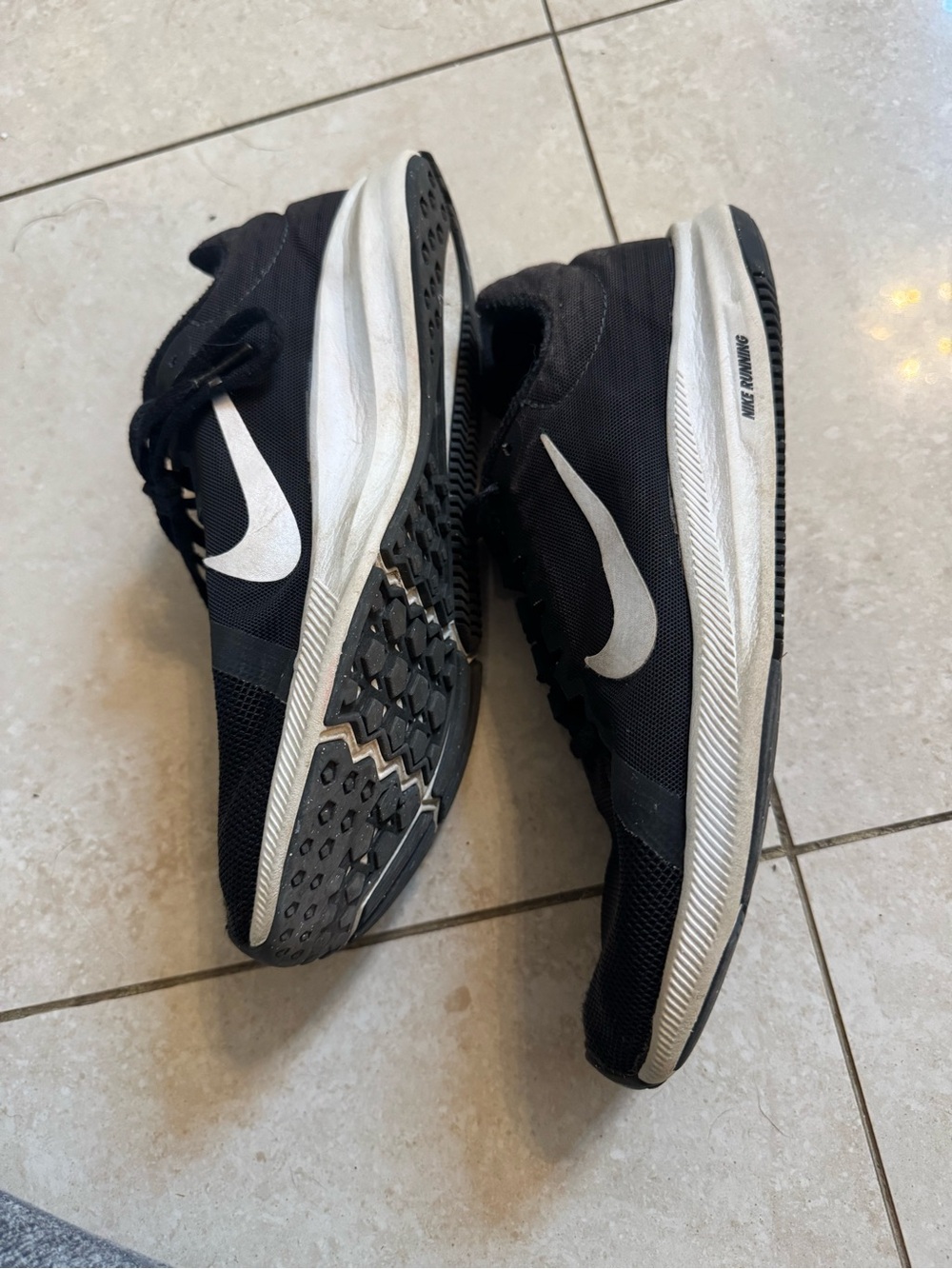Nike Black and White Women’s Athletic Running Shoes